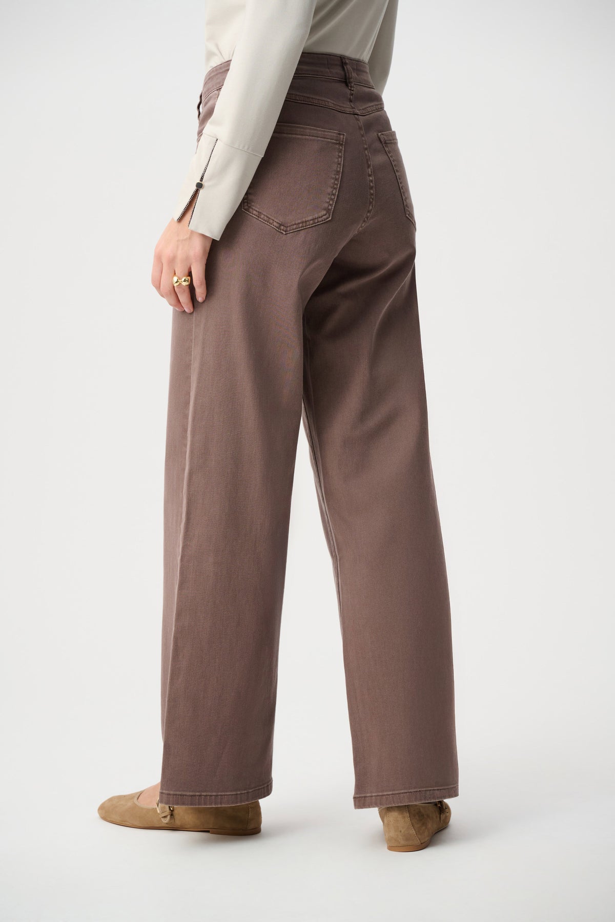 Classic Wide-Leg Stretch Jeans (251968F26)