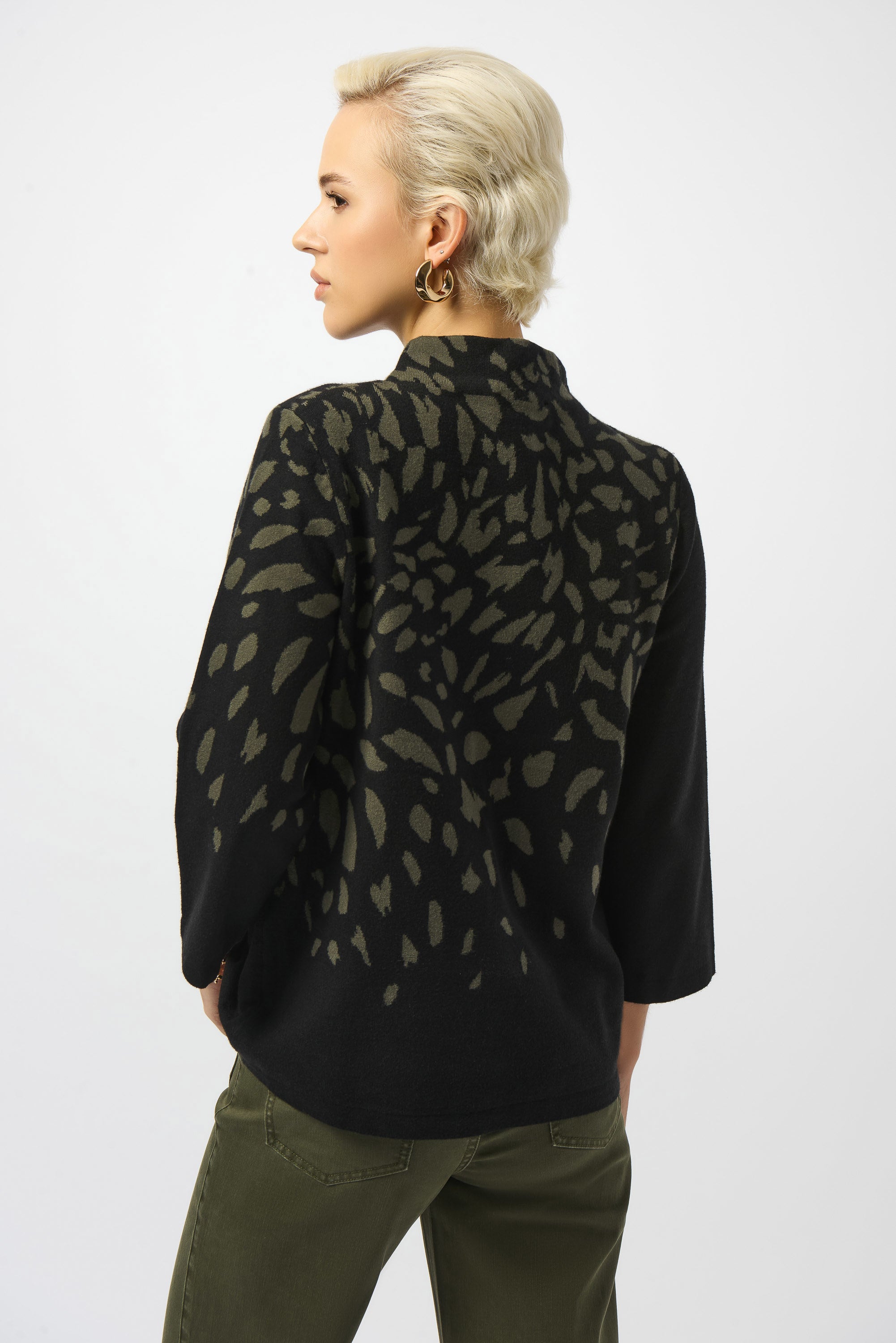 Jacquard Animal Print Sweater (253912)