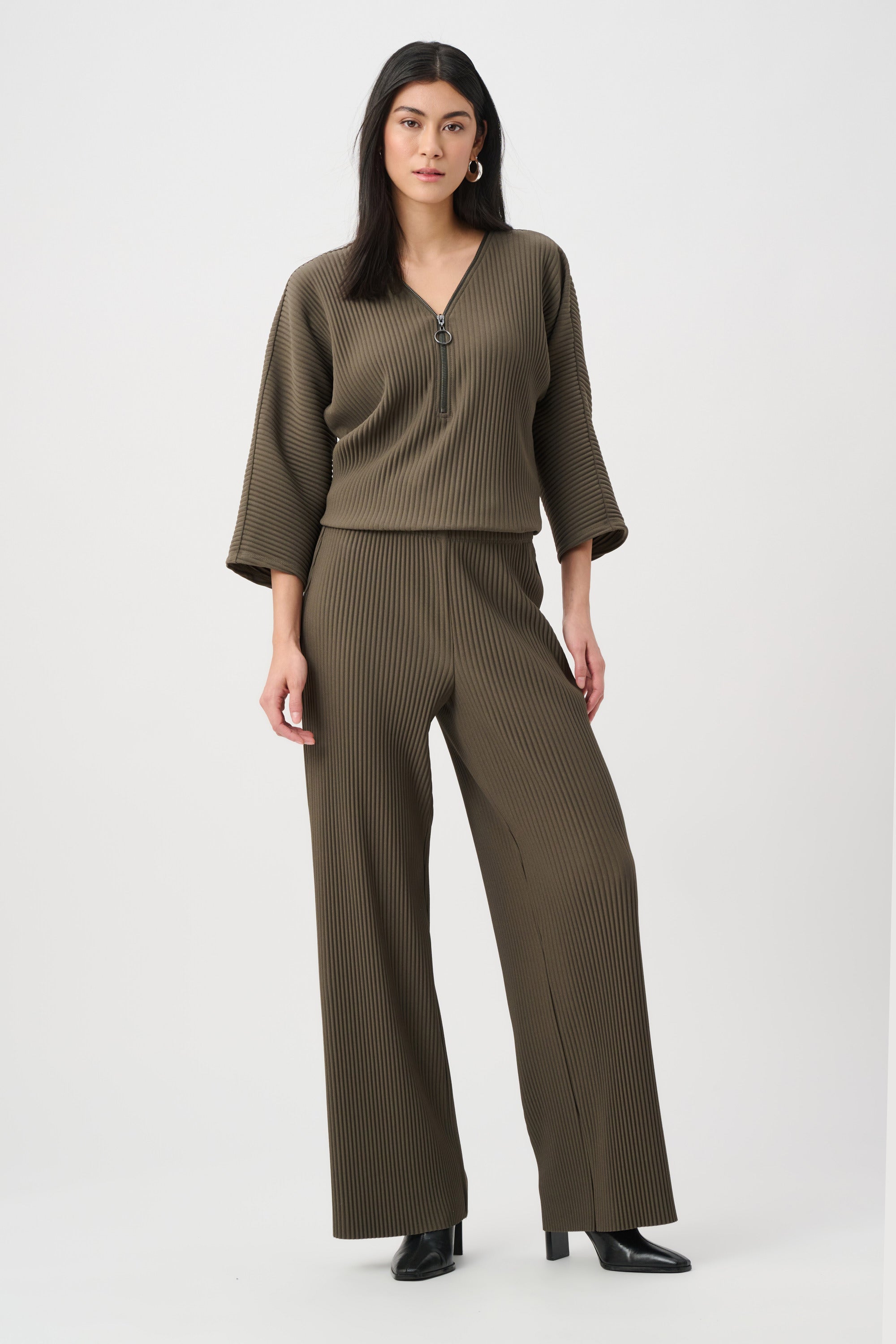 Pleated Scuba Crepe Wide-Leg Pants (254006F26)