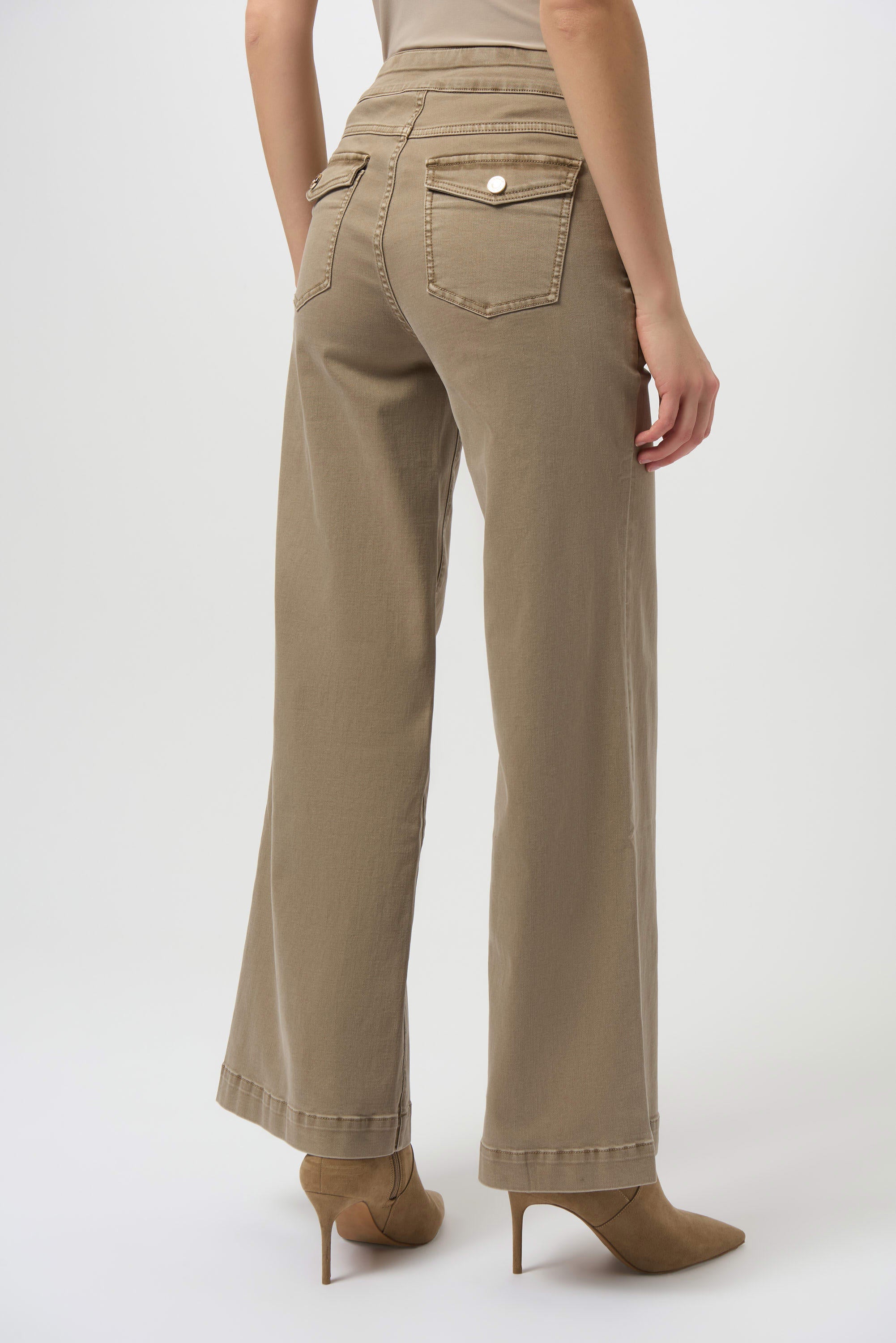 Classic Wide Leg Pull-On Jeans (254919)
