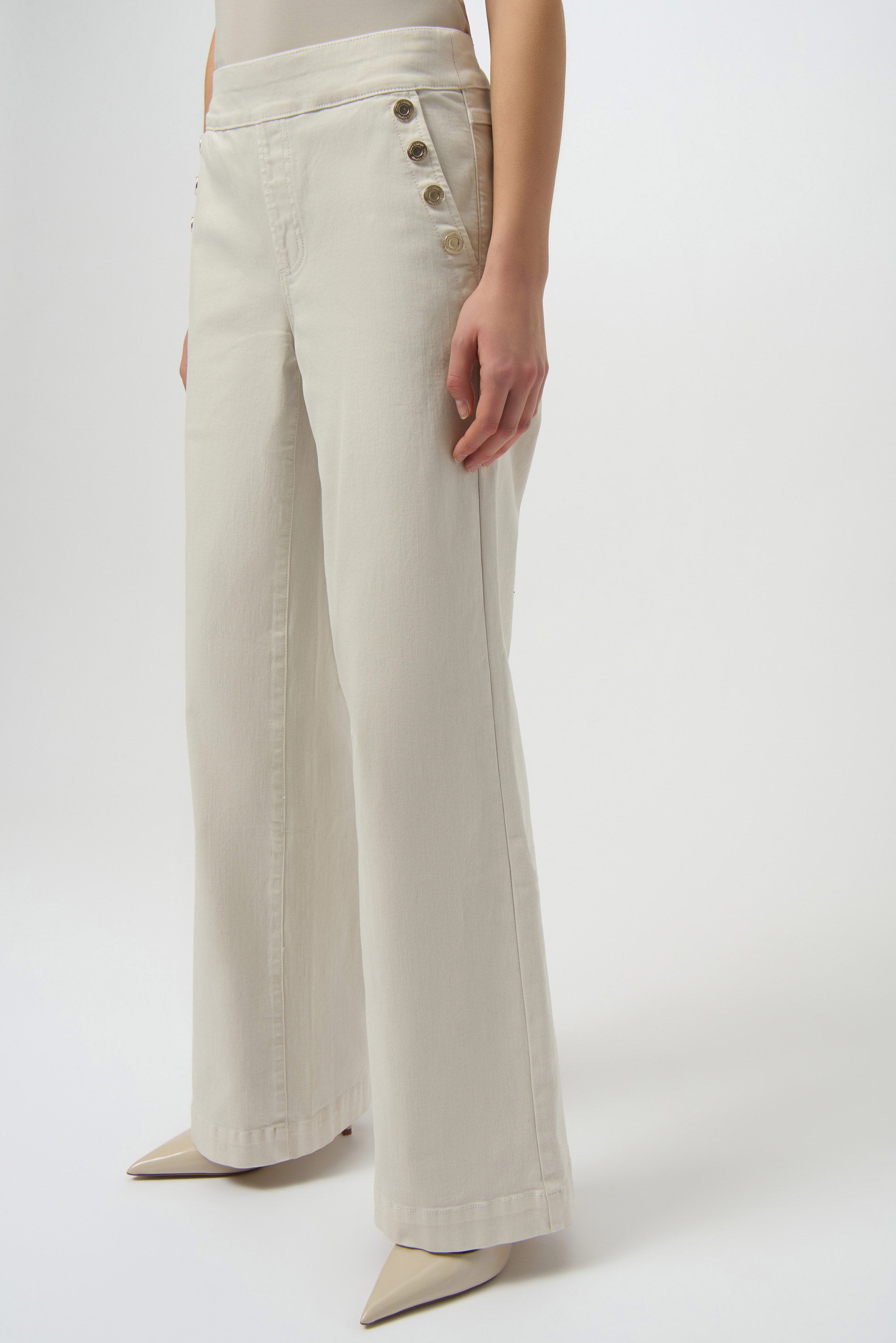 Classic Wide Leg Pull-On Jeans (254919)