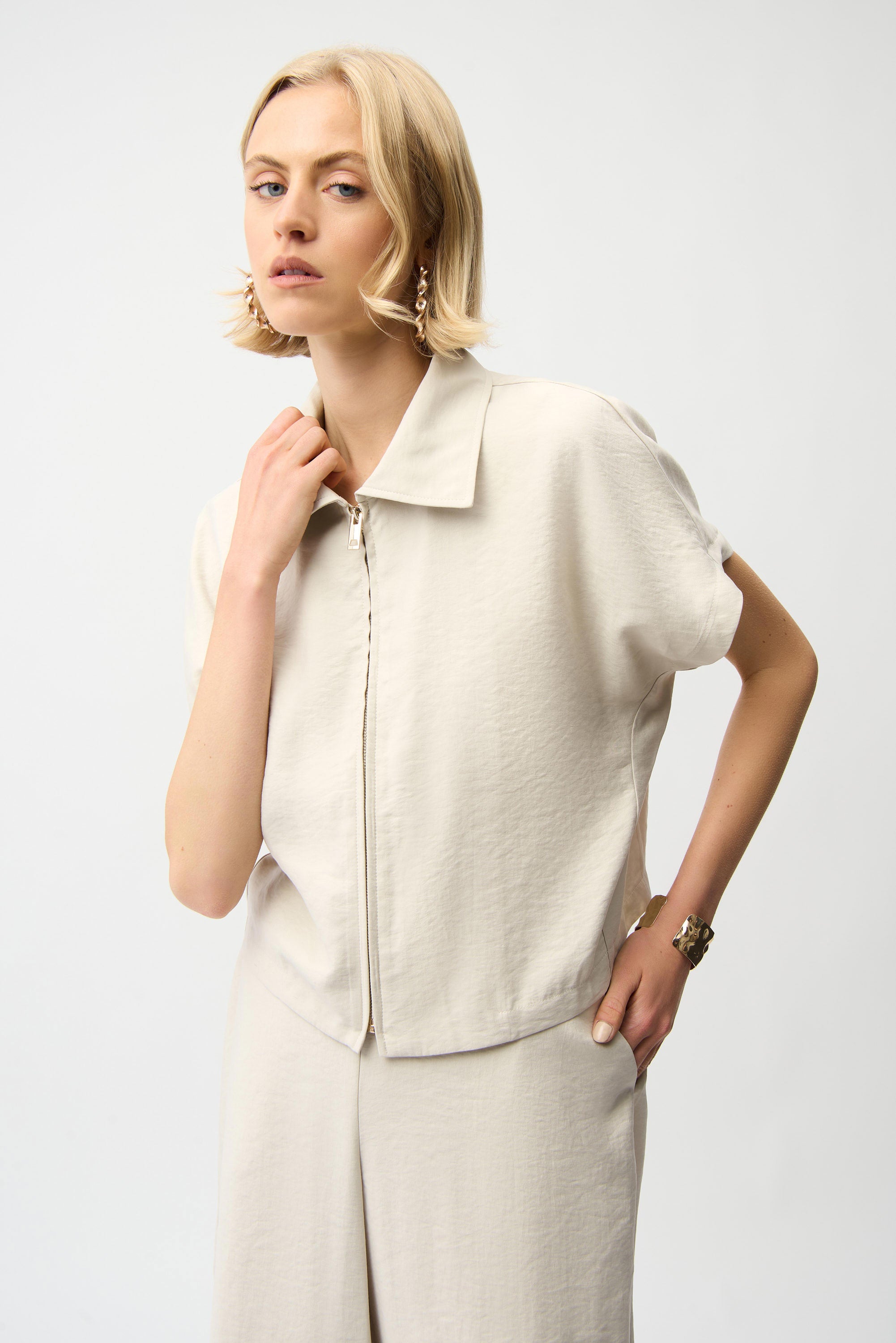 Textured Woven Boxy Jacket With Zipper Front (261237)