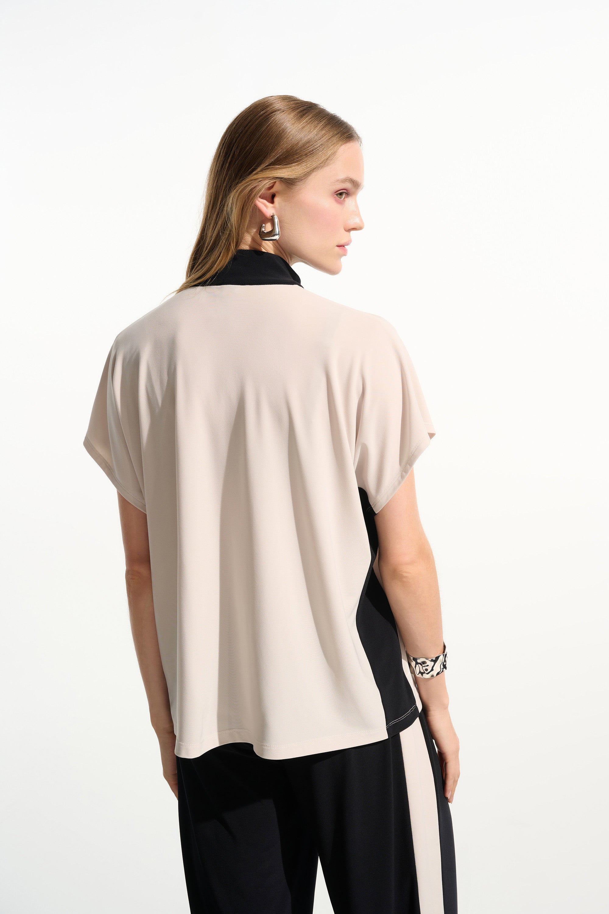 Silky Knit Color Block Straight Top With Zipped Collar (261611)