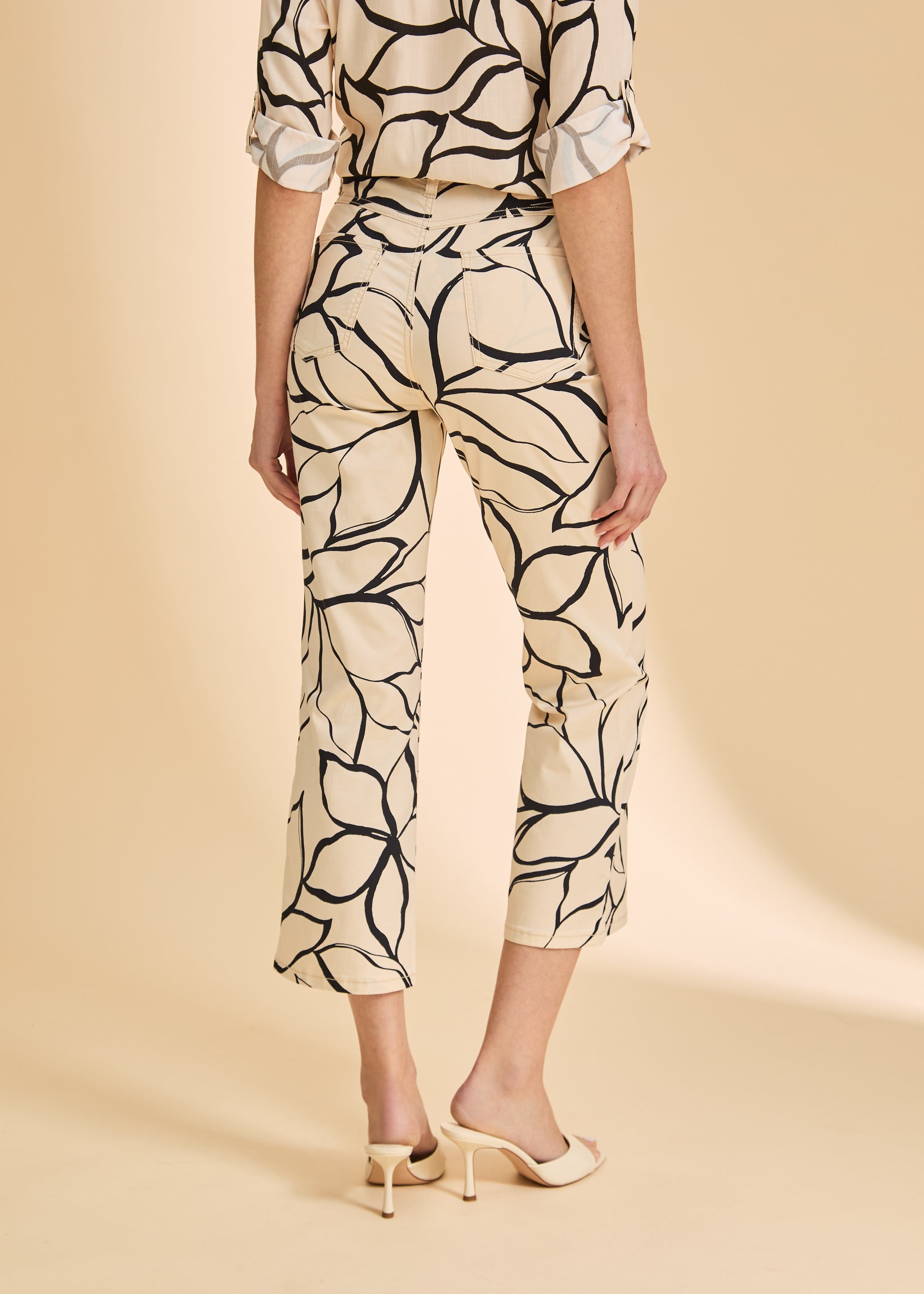 Light Weight Twill Suzanne Printed Boot Crop (6808924)