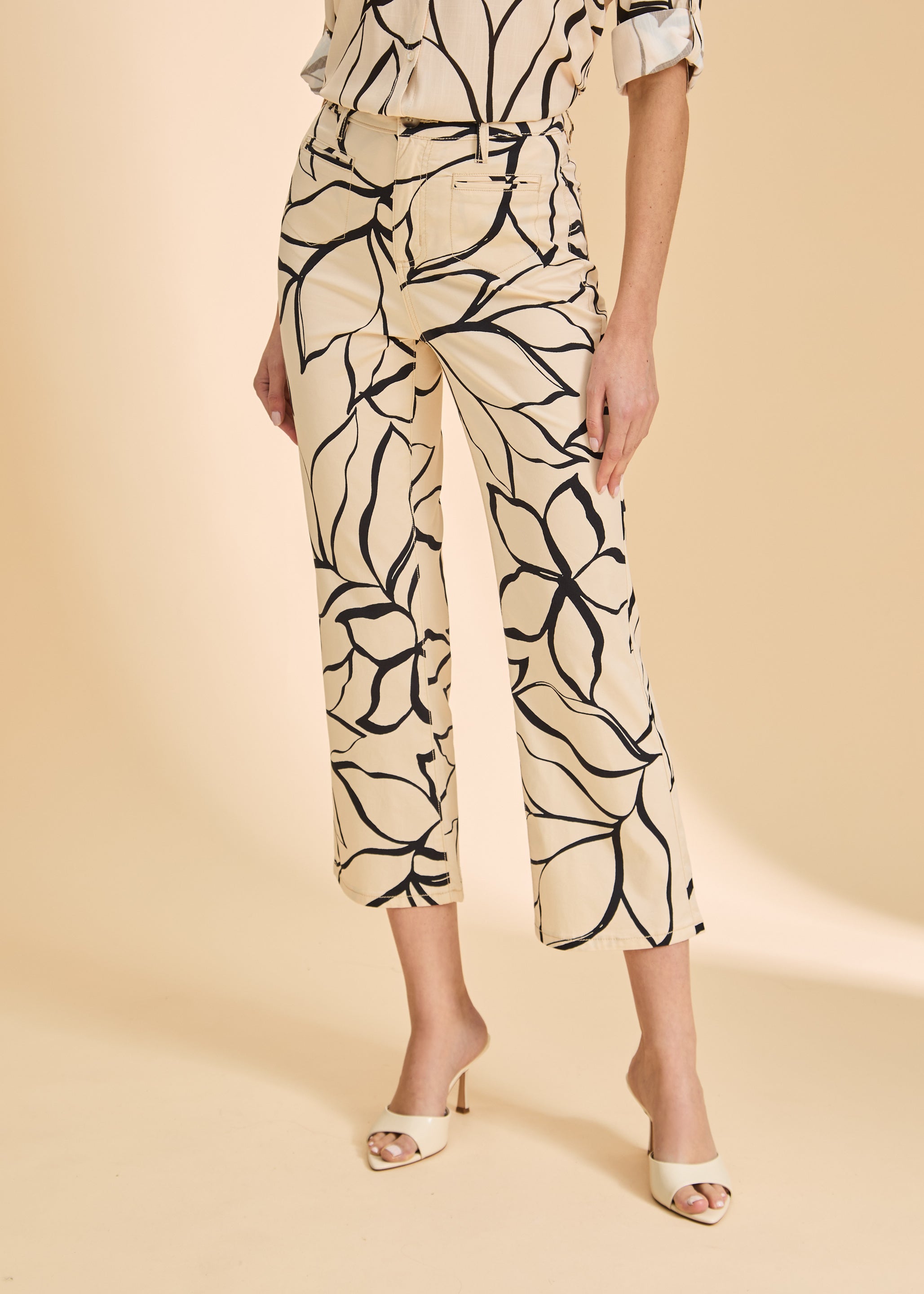 Light Weight Twill Suzanne Printed Boot Crop (6808924)